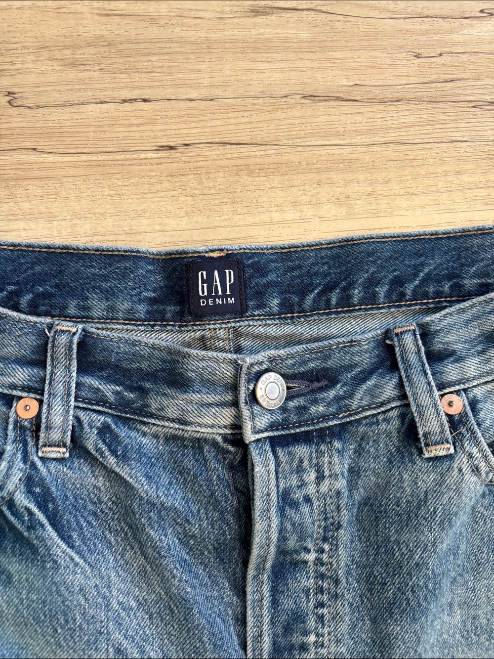 GAP Women’s Boyfriend Ripped Relaxed Jeans - Picture 2 of 4